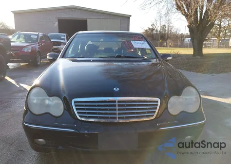 2003 Mercedes-Benz C 320 Sport z USA, uszkodzony, nr VIN WDBRF64J53F338554